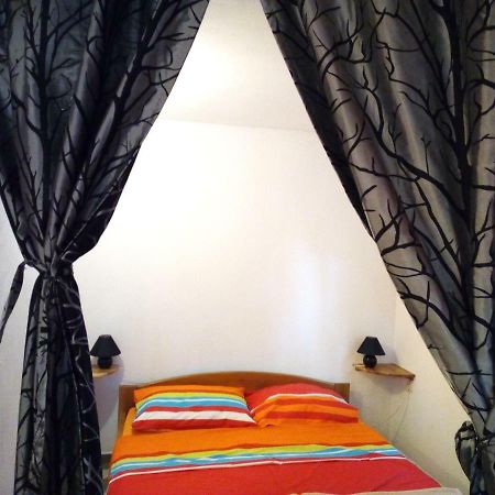 Studio Apartman Hrast Seline Exterior photo