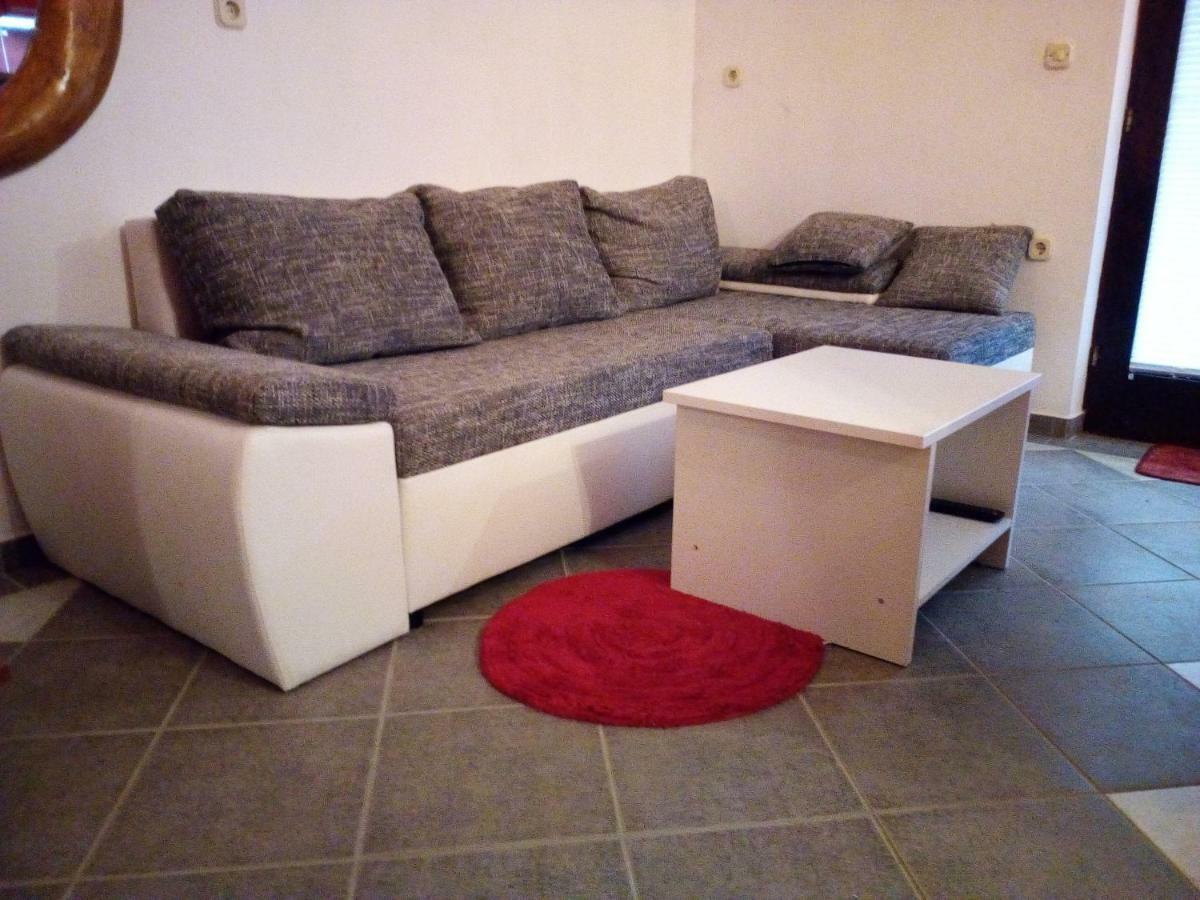 Studio Apartman Hrast Seline Exterior photo