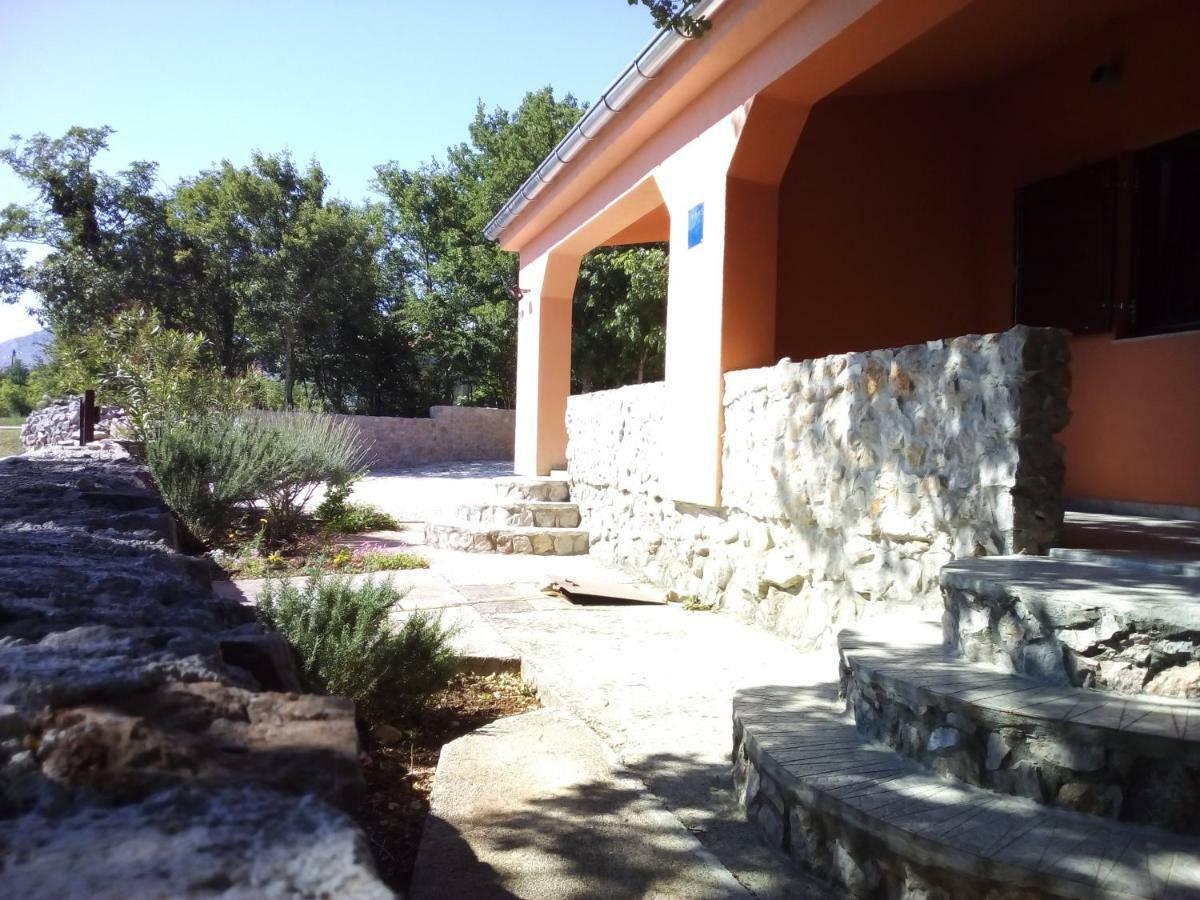 Studio Apartman Hrast Seline Exterior photo