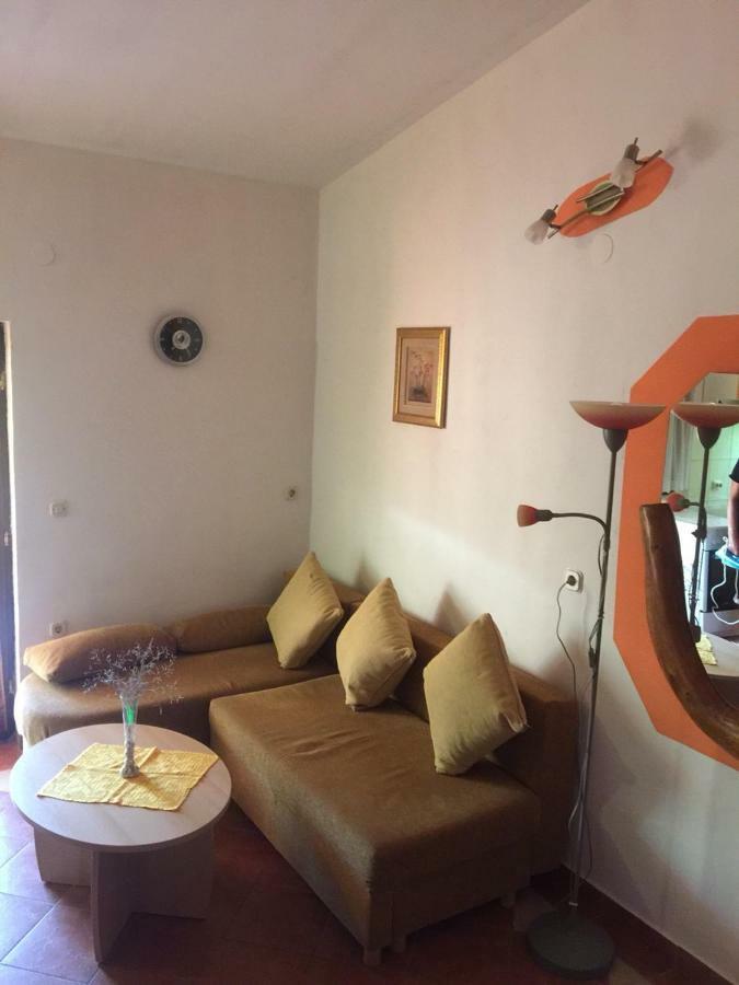 Studio Apartman Hrast Seline Exterior photo